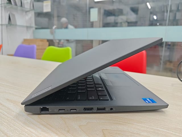 Lenovo Thinkpad T14 Gen 2 | Core i7 11th Gen | 16GB RAM 256GB SSD | 14.1-inch Display_img_3