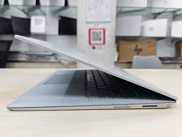 Microsoft Surface Laptop 2 | Core i7 8th Gen | 8GB RAM 256GB SSD | 13.5 inch 2K Touch Display_img_3